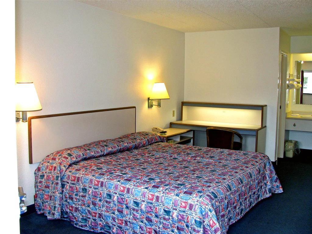 Days Inn By Wyndham Cincinnati I-71 Silverton Room photo