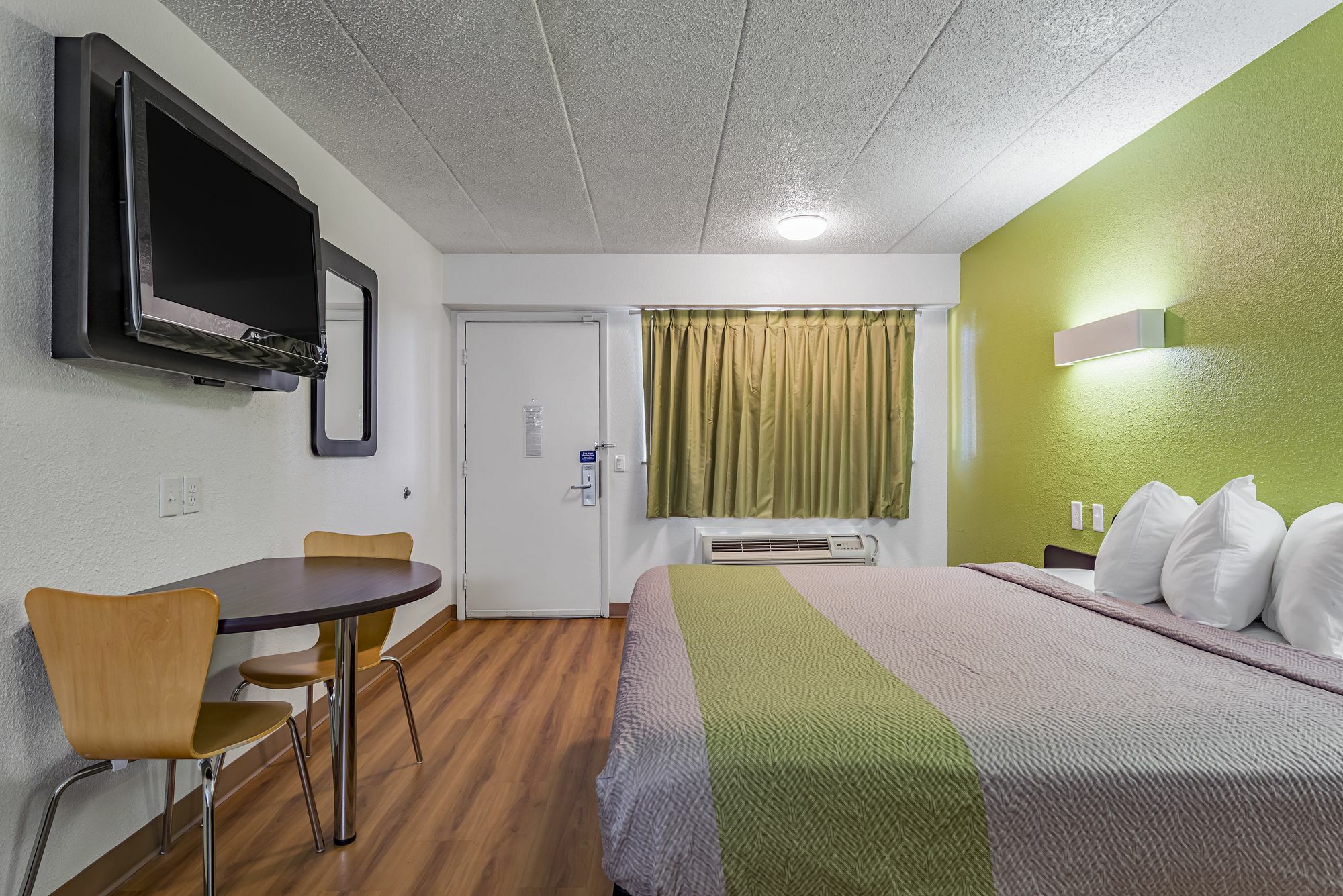 Days Inn By Wyndham Cincinnati I-71 Silverton Exterior photo